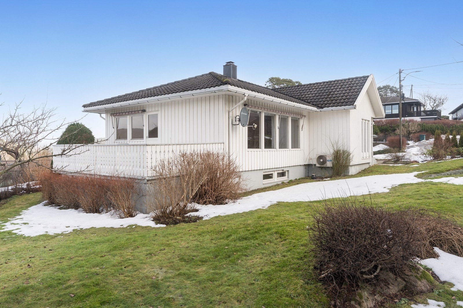 Tomten er av god størrelse med fine solforhold. Galleribilde