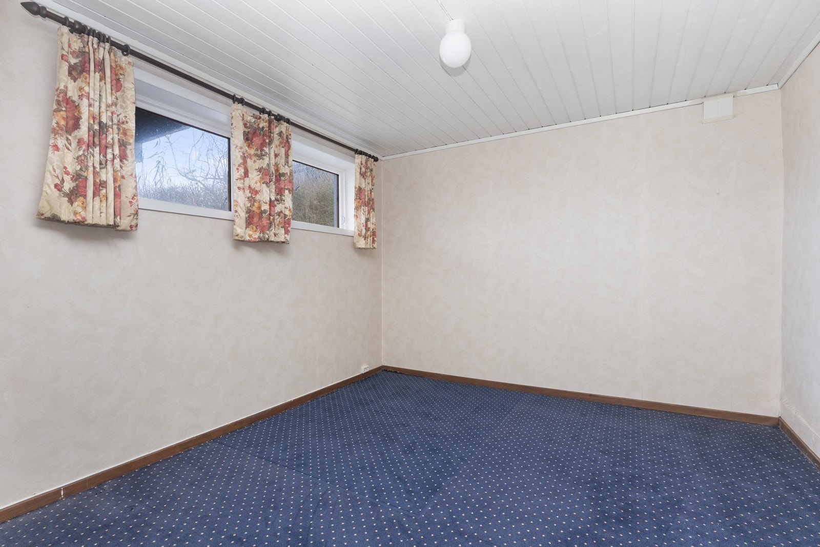 Rom i kjeller brukt som soverom, men ikke godkjent ihht opprinnelige tegninger. Galleribilde