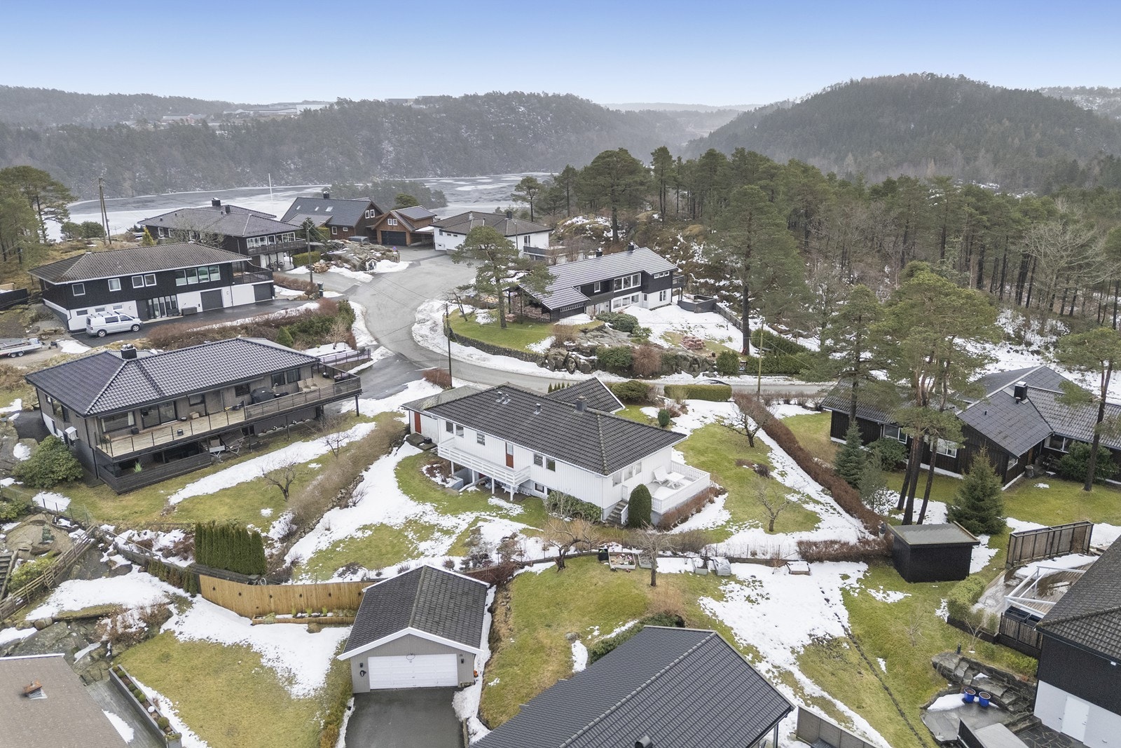 Kort vei til både skoler og barnehage. Galleribilde