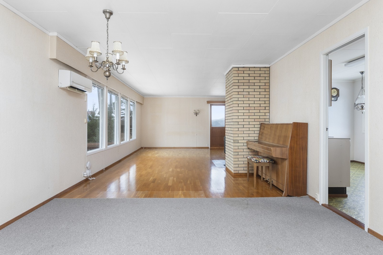 Åpen og stor stue. Galleribilde