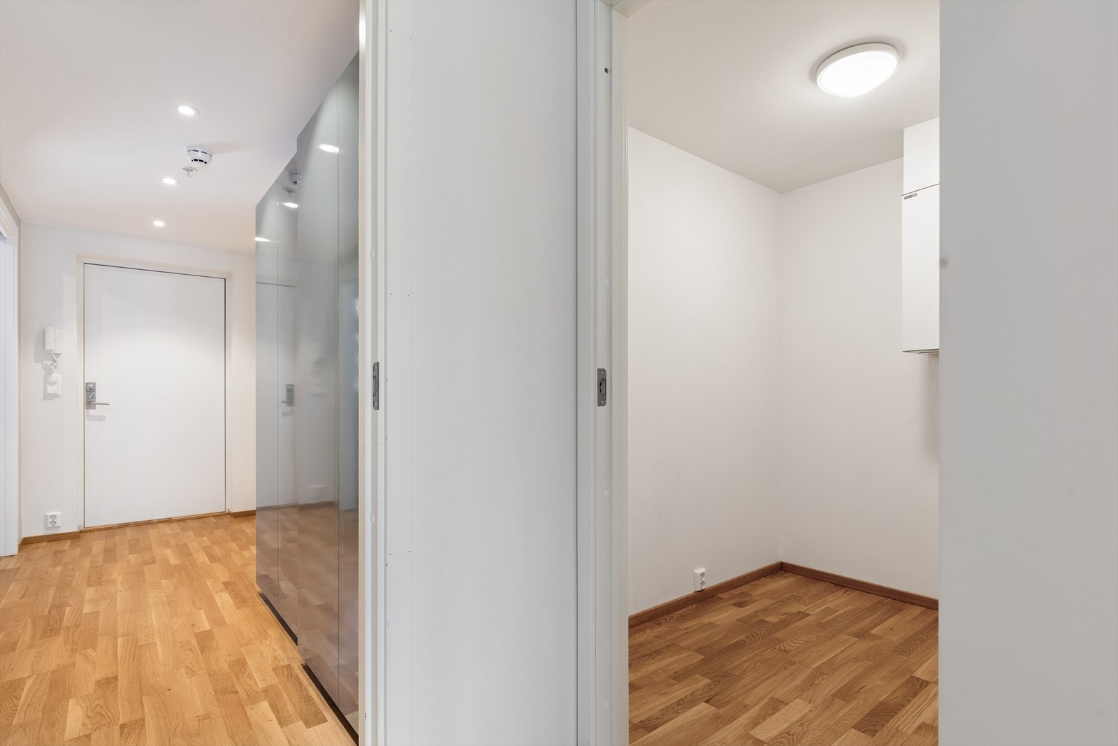 Praktisk innvendig bod som også huser sentralen for balansert ventilasjon. Galleribilde