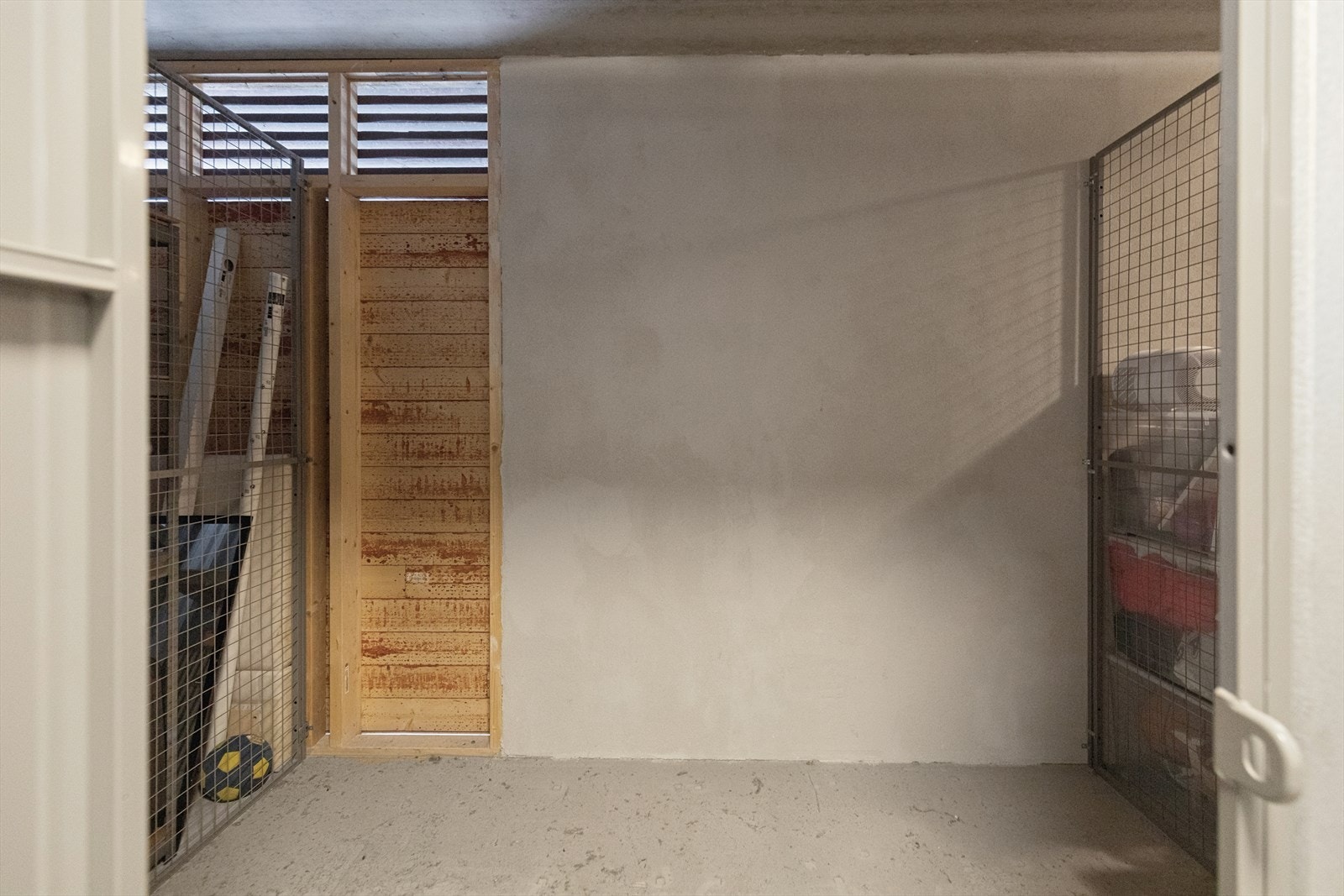 I tillegg til intern bod medfølger det en ekstern sportsbod på 5 m² i 3. etasje. Det er heis opp til etasjen. Galleribilde