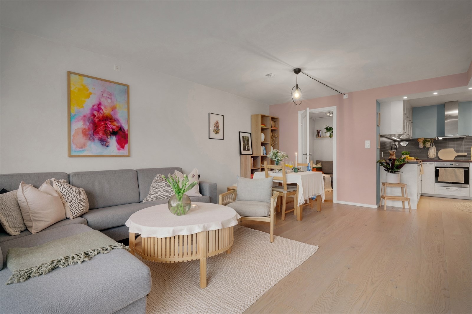 - Merk listefri overgang mellom vegger og tak som sørger for et sømløst og moderne uttrykk - Galleribilde