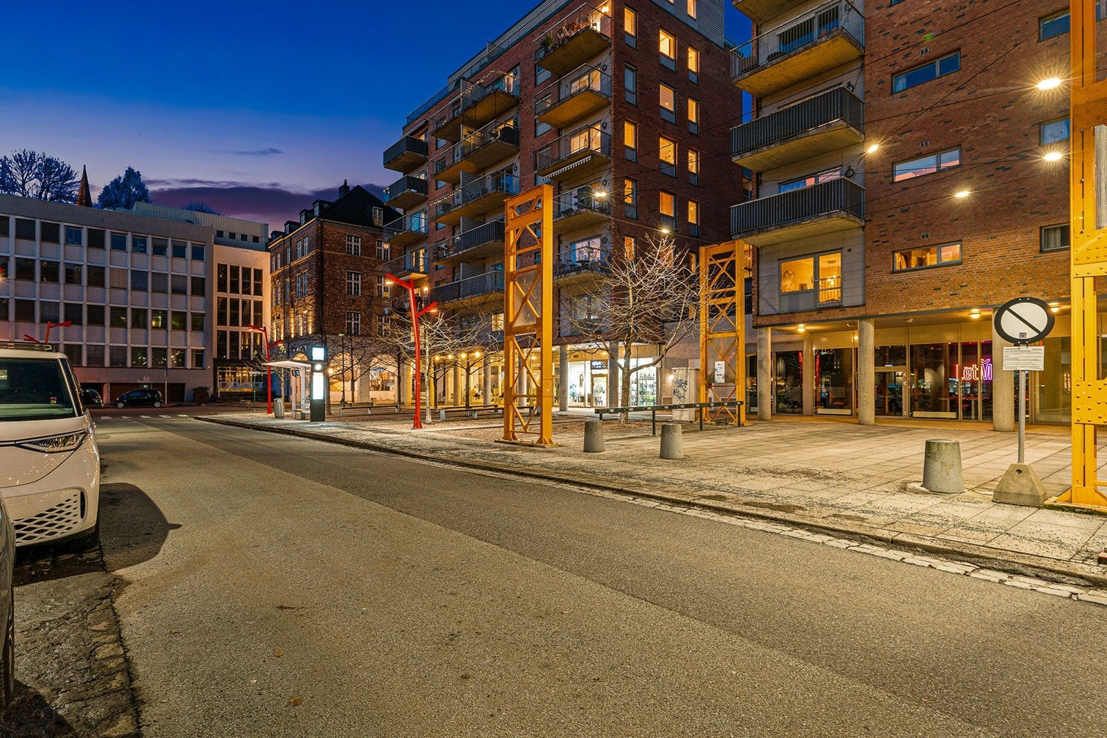 Leiligheten ligger i et sentralt og populært boligområde i Kværnerbyen, med kort avstand til Gamlebyen og Bjørvika, som tilbyr et bredt utvalg av forretninger og restauranter Galleribilde