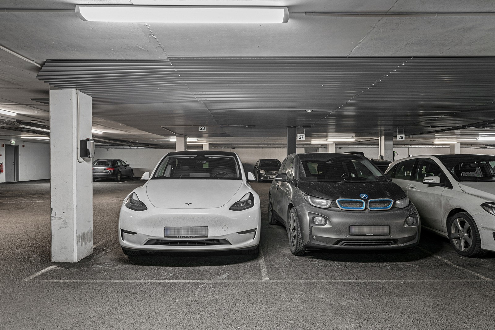 Det medfølger det også 1. stk. parkeringsplass med elbil ladeboks i lukket garasjeanlegg i kjeller Galleribilde