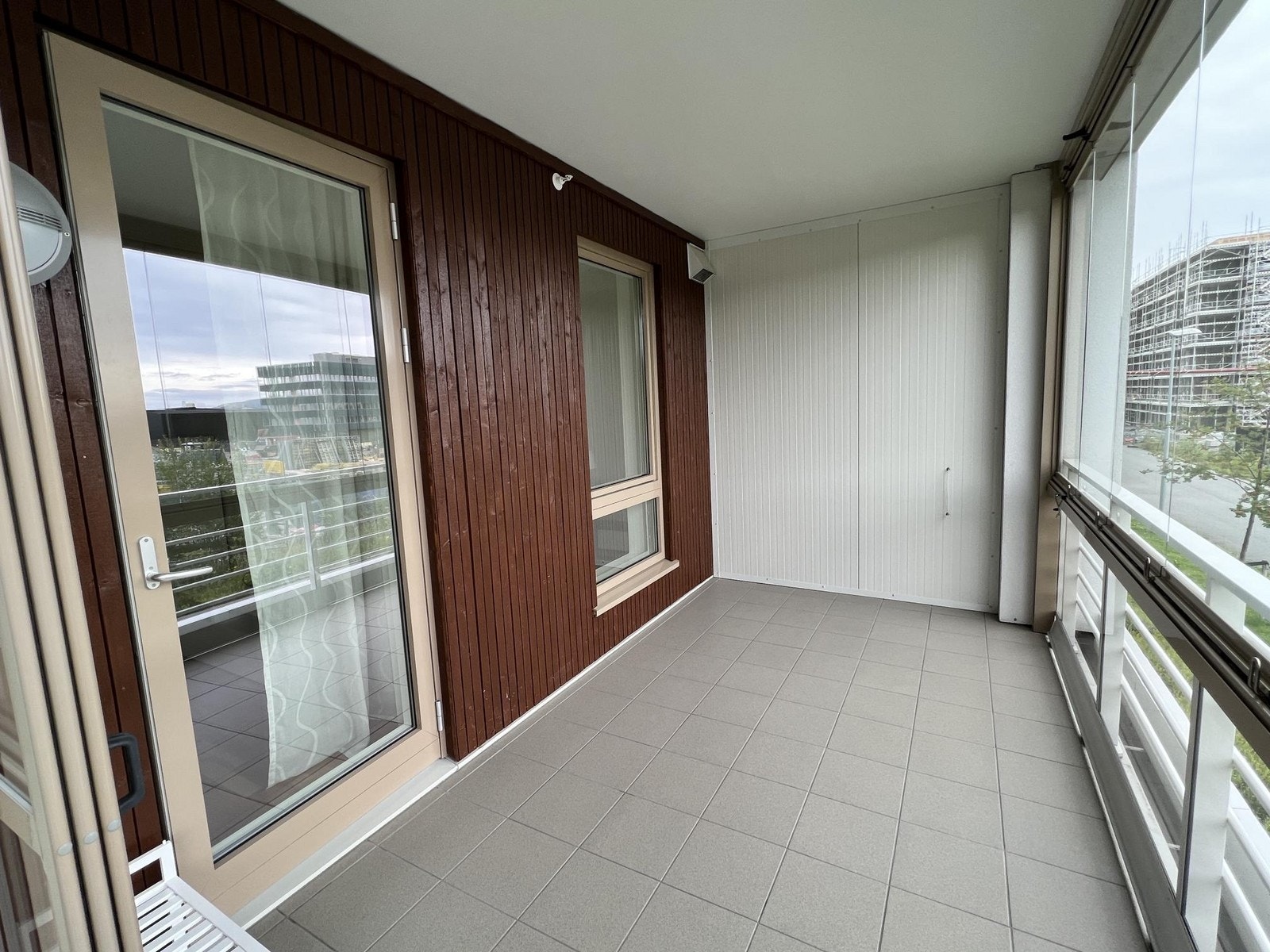 Stor balkong med god plass til møblement Galleribilde