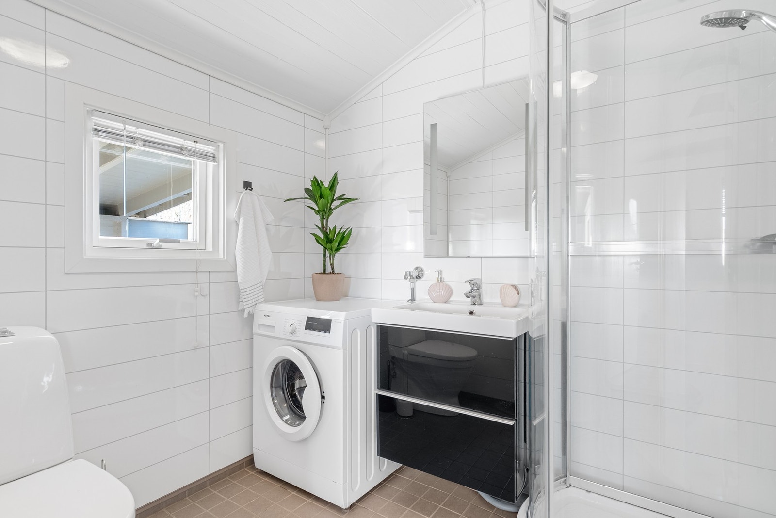 Endringen omfatter et fullverdig bad med varmekabler i gulvet Galleribilde