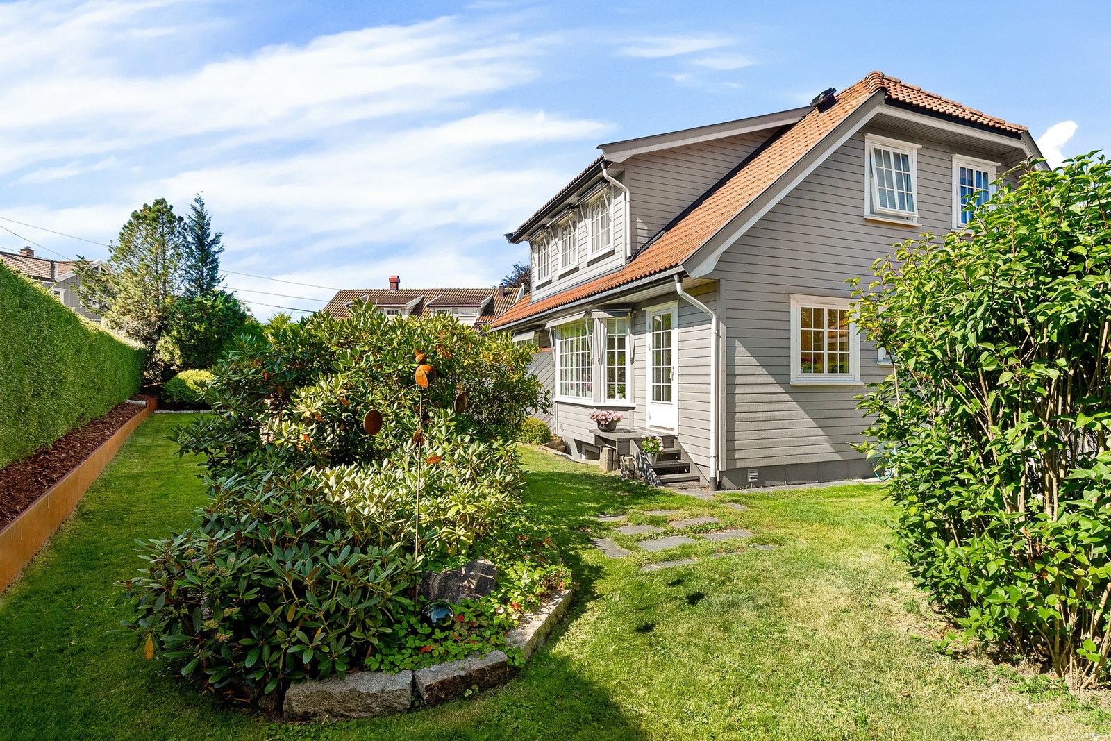 Flott, skjermet hage Galleribilde