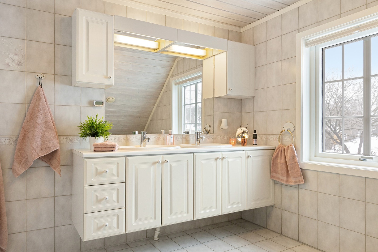 Badet er romslig og lyst Galleribilde