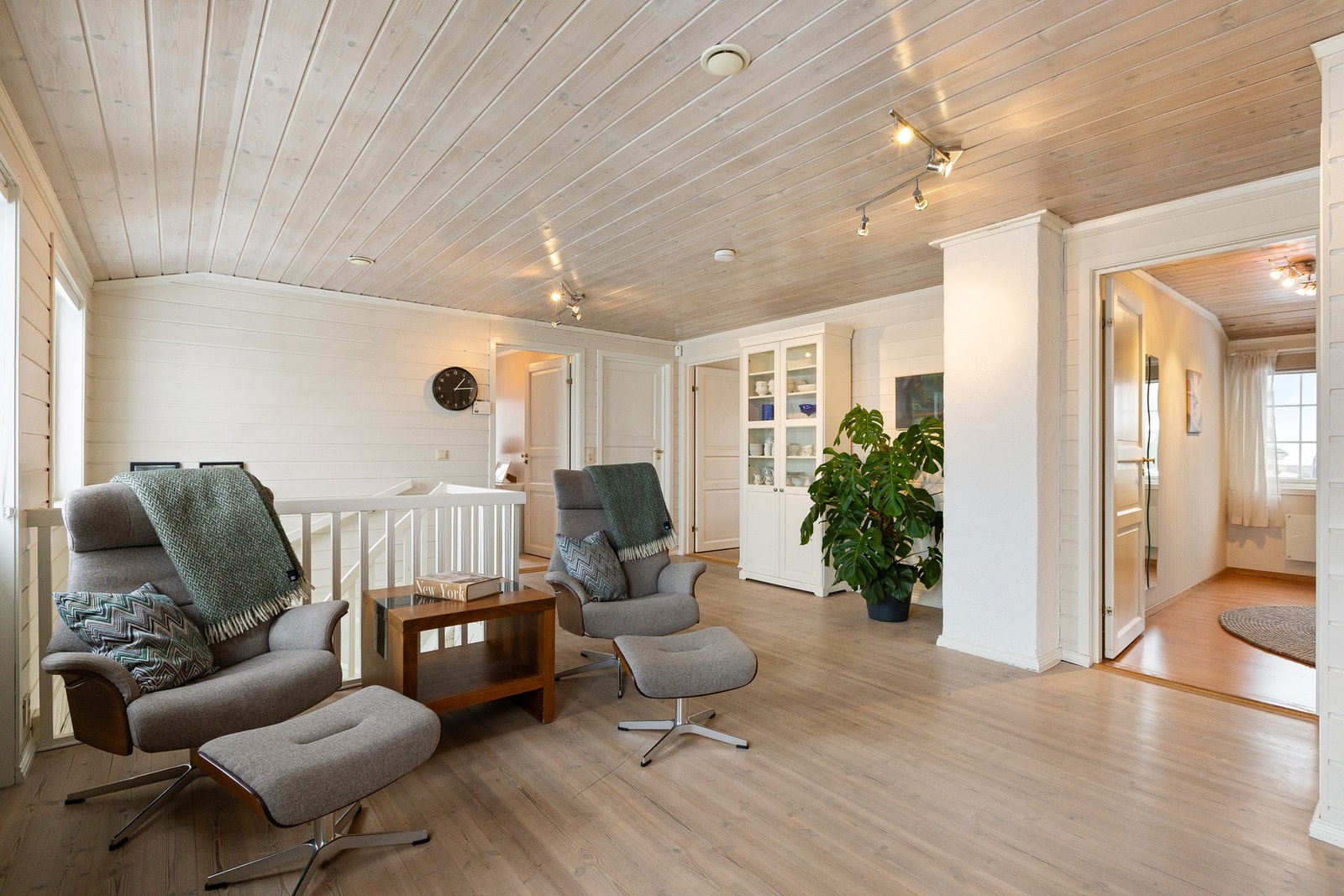 Stor og fin loftstue i 2. etasje gir ekstra oppholdssone i boligen Galleribilde