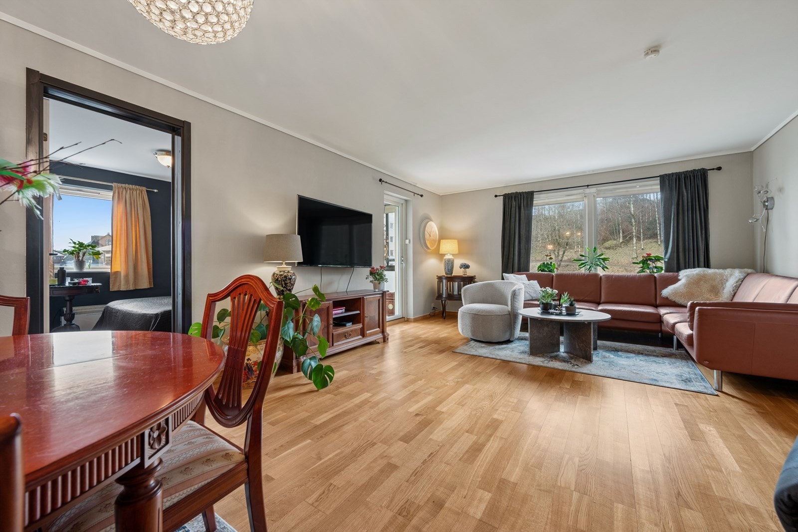 DNB Eiendom V/Mikal Nådland har gleden av å presentere Roald Amundsens gate 28B - En lys og tiltalende 3-roms leilighet med sentral beliggenhet på Trones. Galleribilde