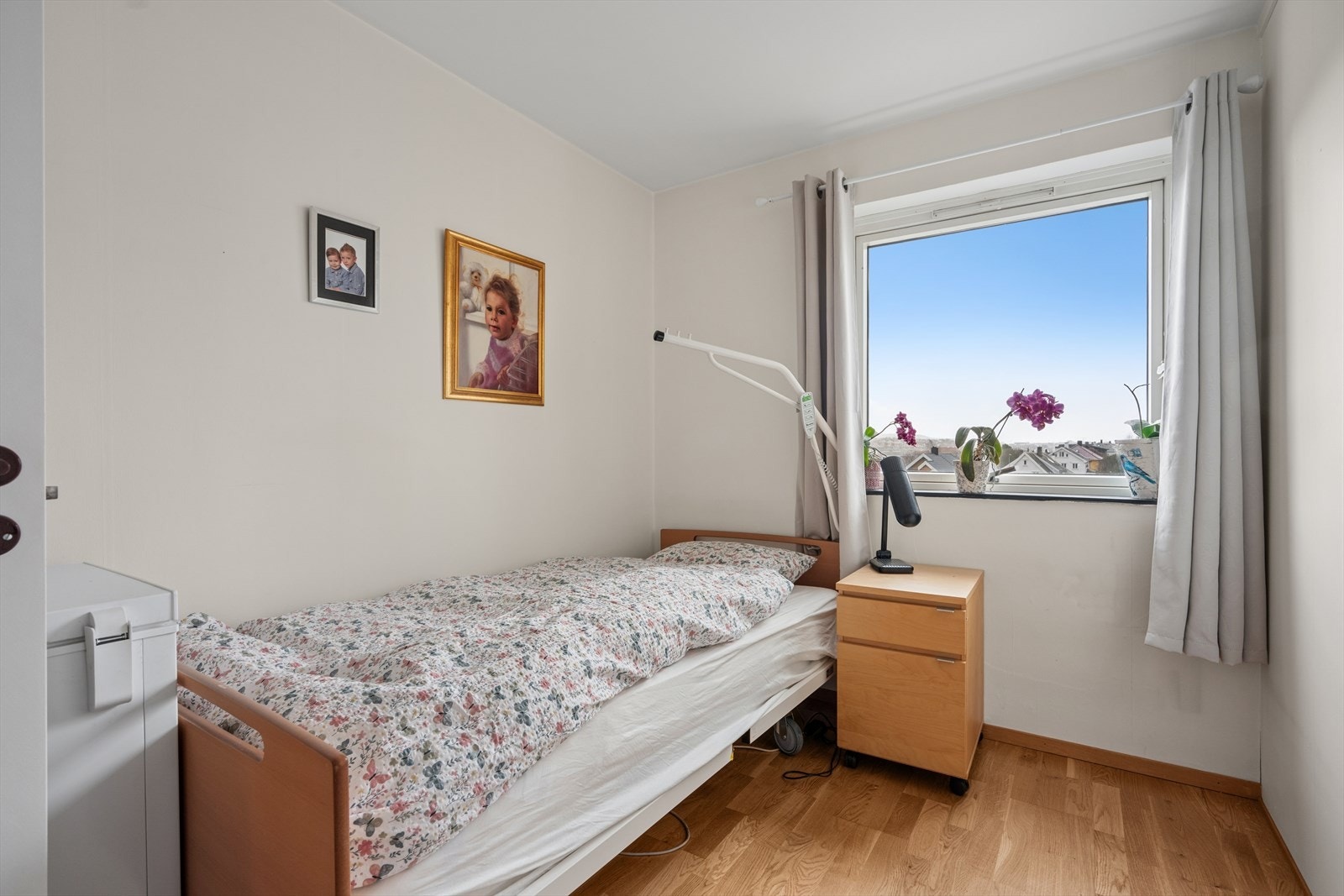 Det andre soverommet er noe mindre, men passer ypperlig som barnerom, gjesterom, kontor eller lignende. Galleribilde