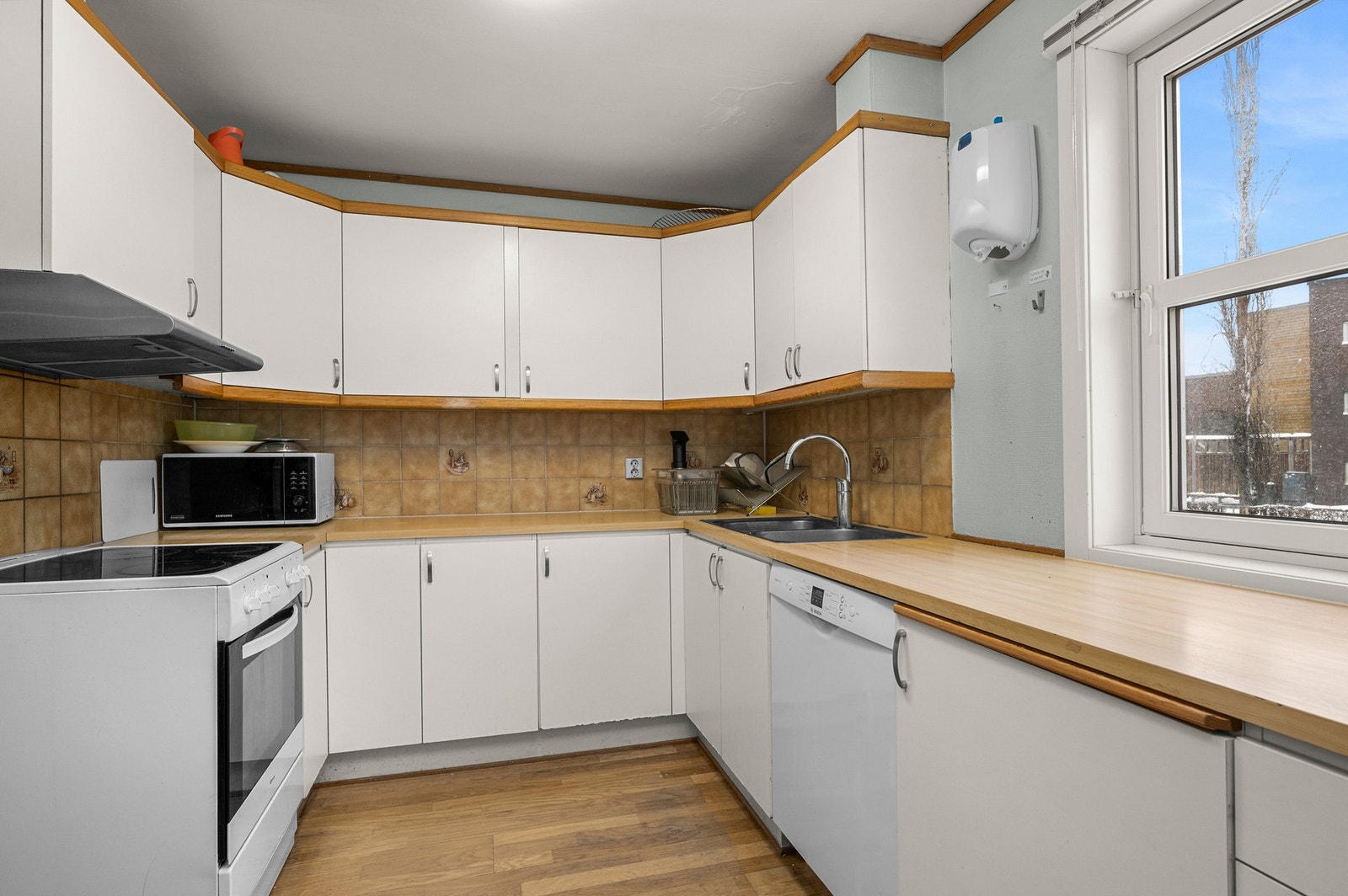 Kjøkkenet i 1. etasje er på 9,5 kvm. Galleribilde