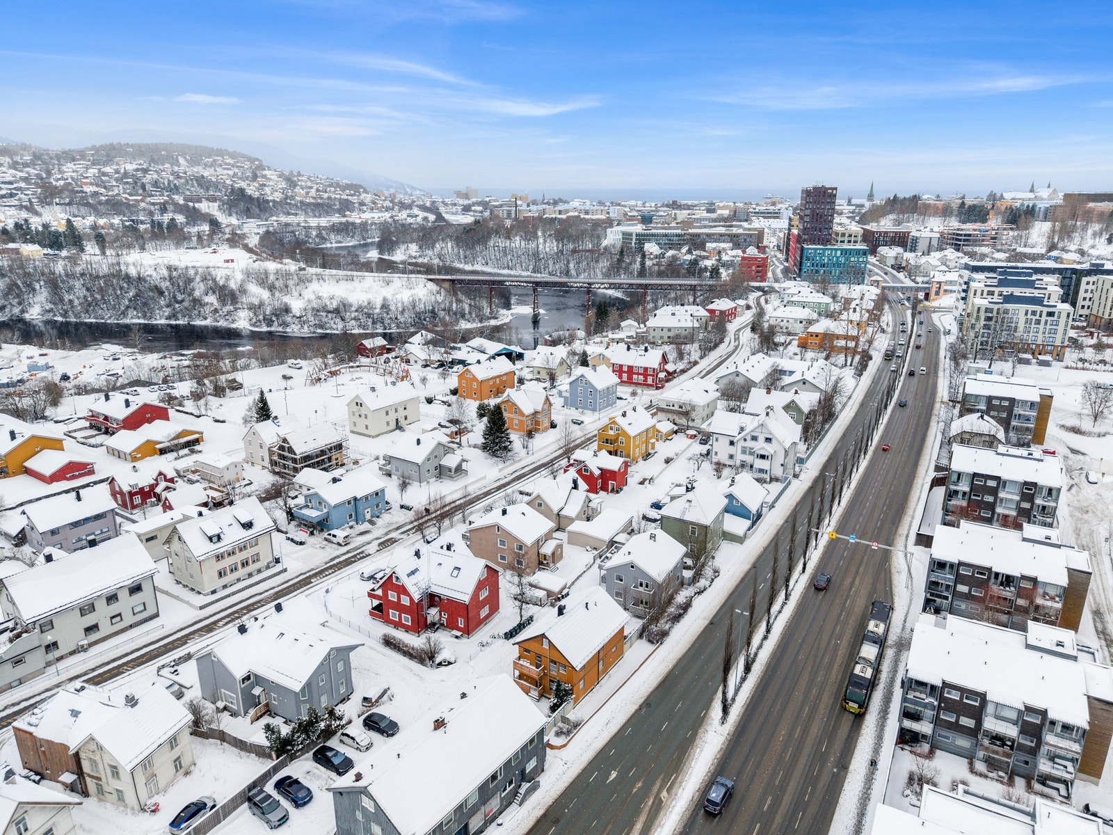 Kort vei inn til byen enten via sykkel, kollektivtrafikk eller til fots. Galleribilde