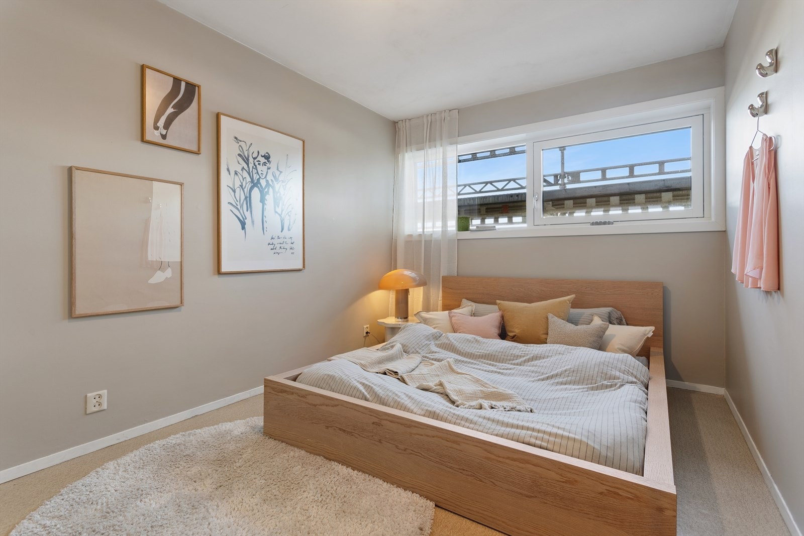 Soverom med plass til dobbeltseng. Galleribilde