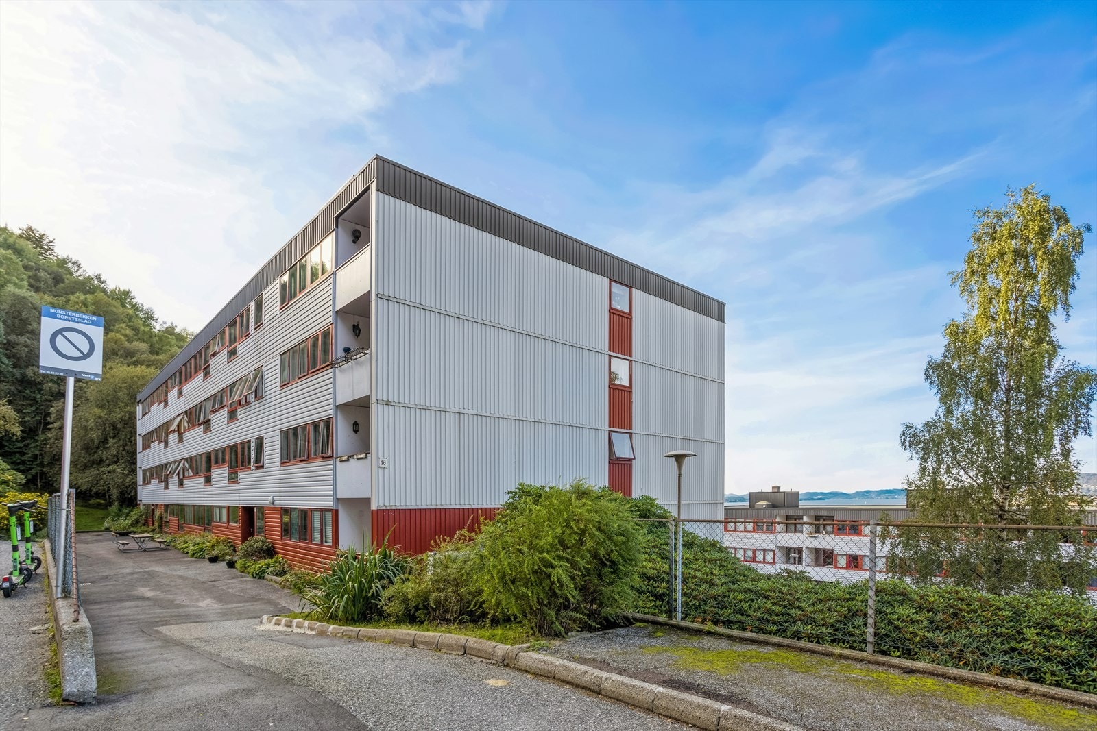 Eldre fasade, som nå er under oppgradering. Galleribilde