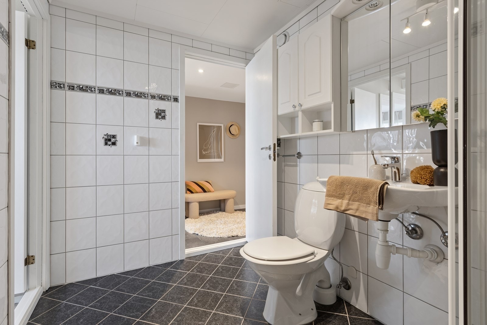 Tilkomst baderom fra gang. Galleribilde