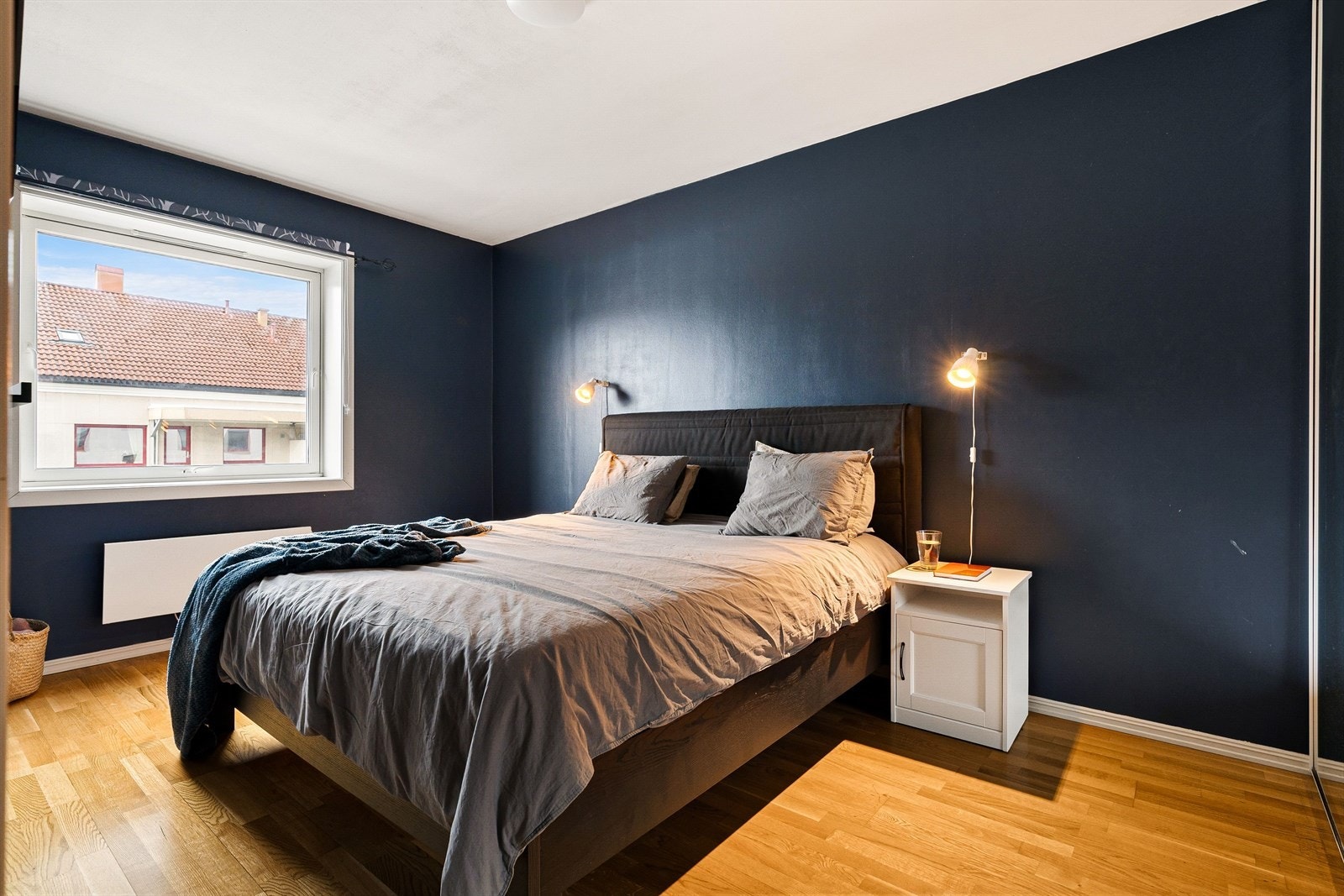 Det er to fine soverom i leiligheten, oppmålt til 7,8 kvm og 14 kvm. Galleribilde