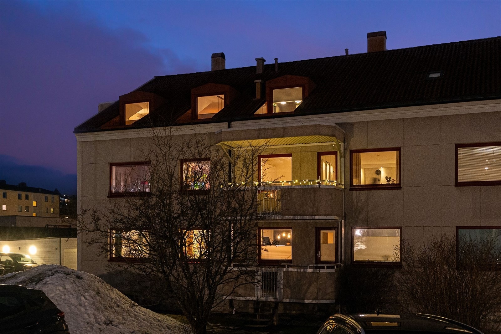 Leiligheten har en luftig beliggenhet i andre etasje med sørvendt orientering. Galleribilde