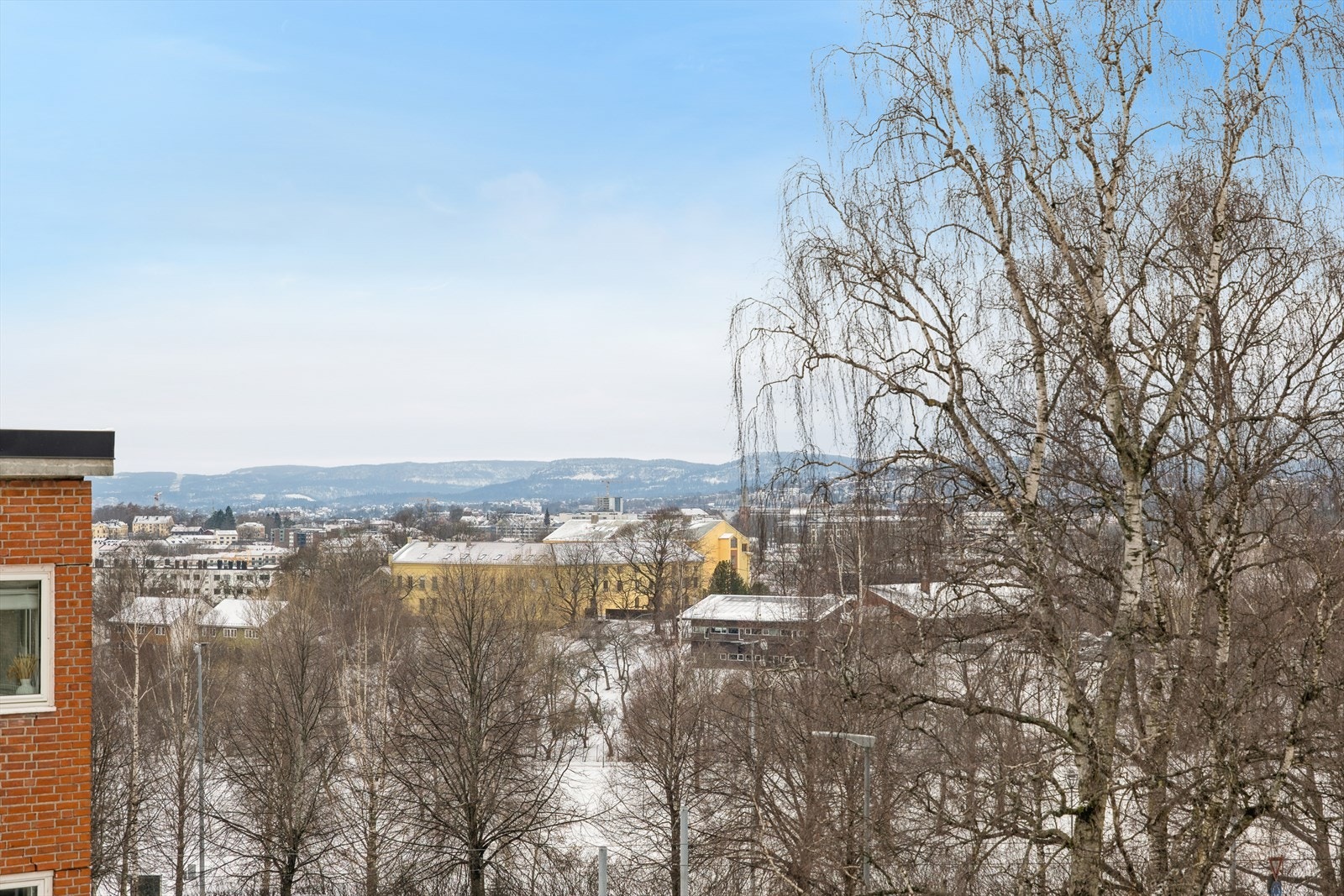 Her kan du nyte rolige stunder med venner og familie, samtidig som du har flott utsikt over både grønne omgivelser og nabolaget. Galleribilde