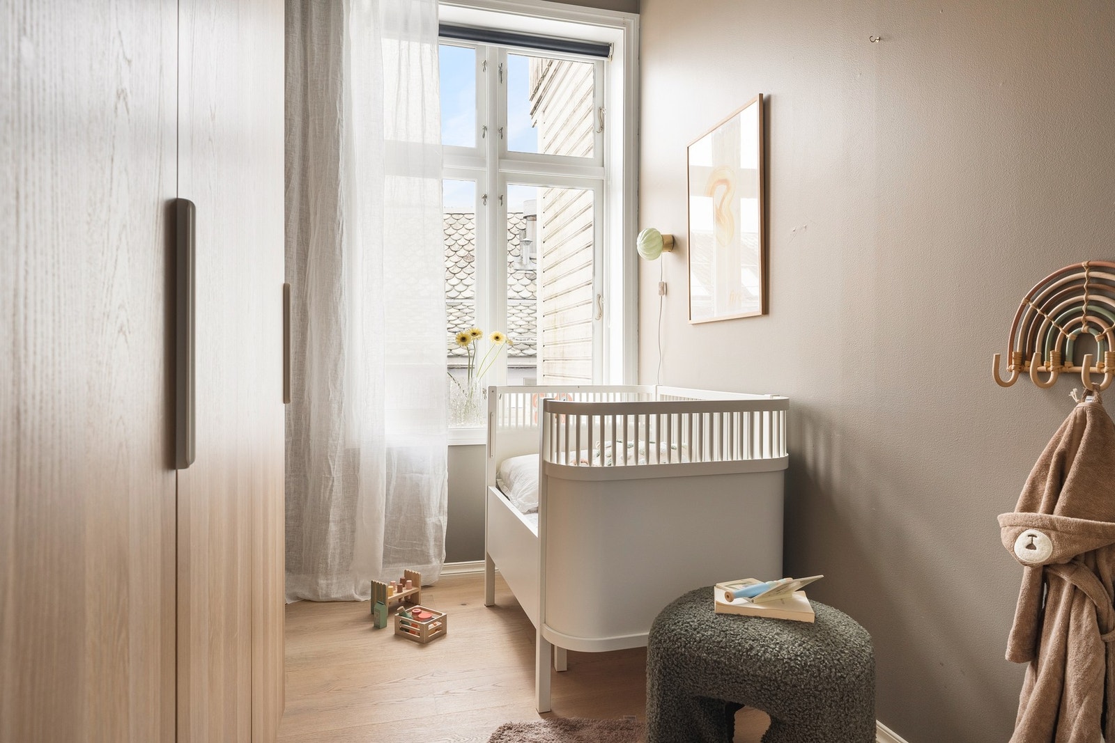 Det andre soverommet er på 5,5 kvm og egner seg godt som barnerom, kontor og gjesterom Galleribilde