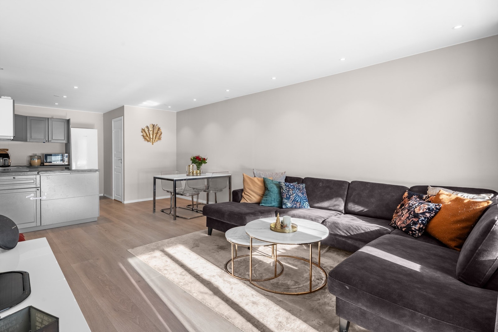 Her er det plass til spisebord så man kan ha familien eller venner på middagsbesøk. Galleribilde