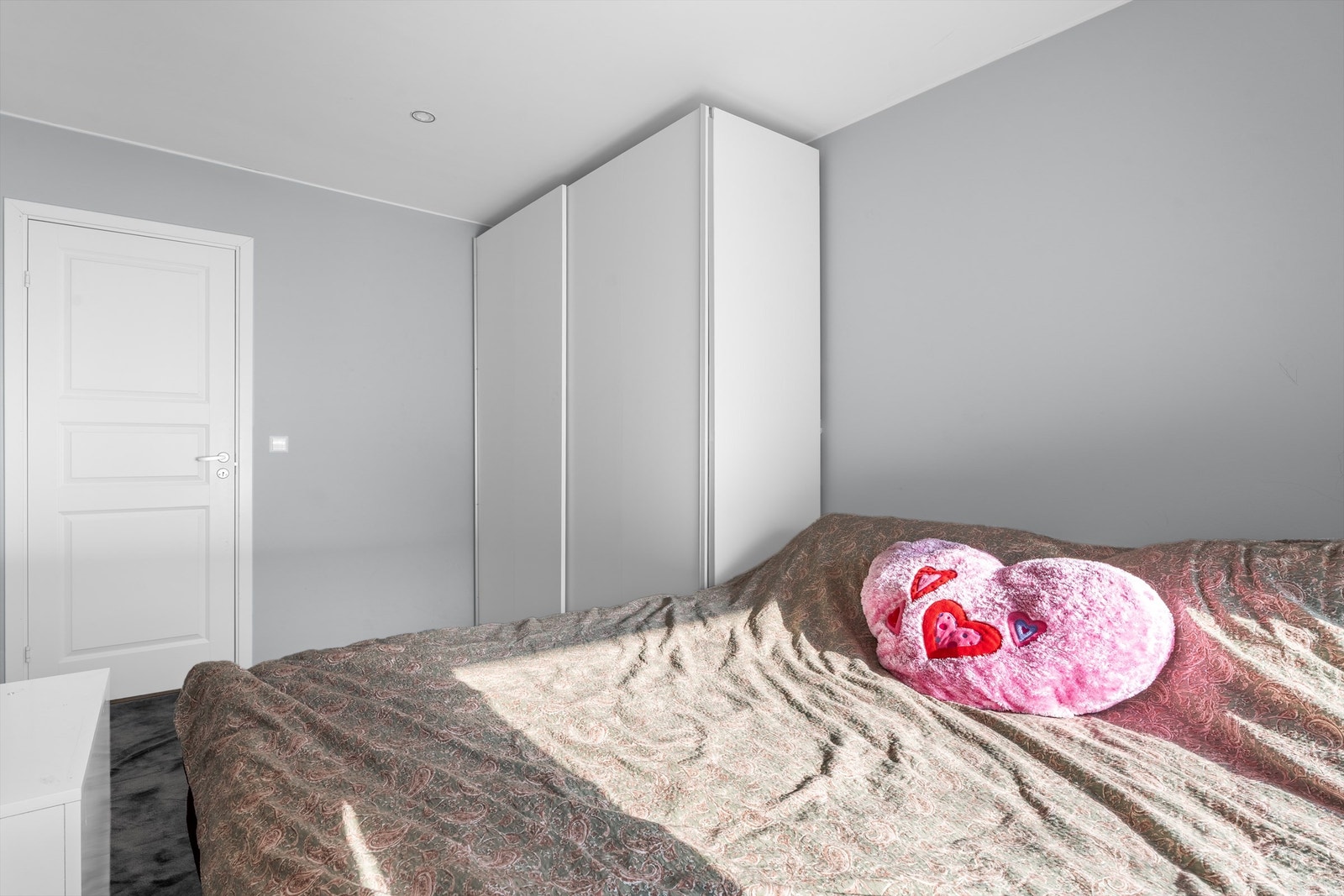 Her er det også plass til skyvedørsgarderobe. Galleribilde