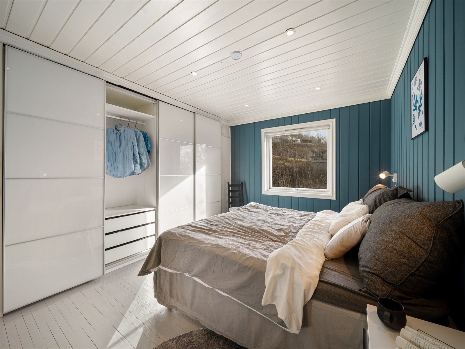 Hovedsoverommet har romslig skyvedørsgarderobe. Galleribilde