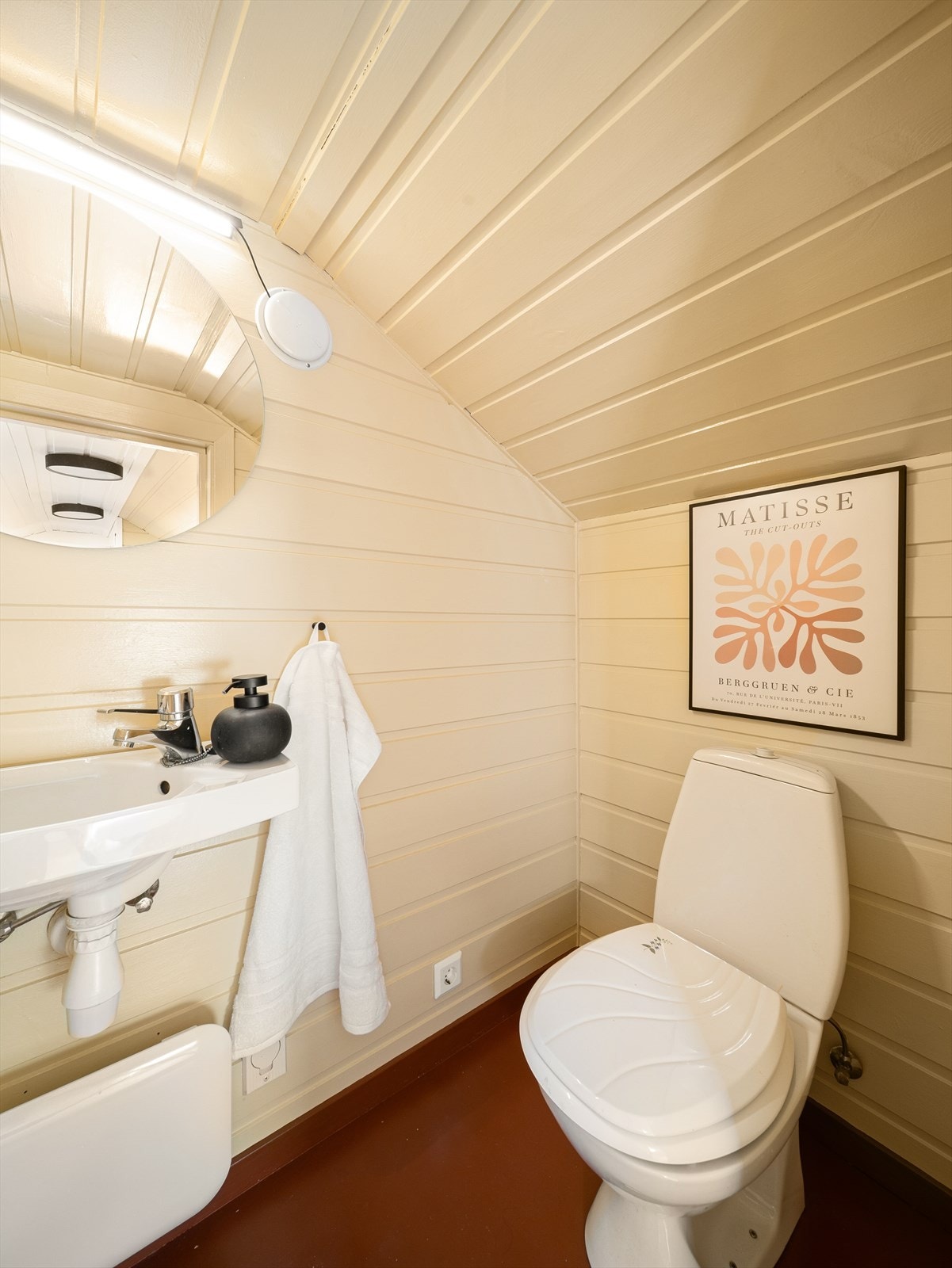 Toalettrom på loft. Galleribilde