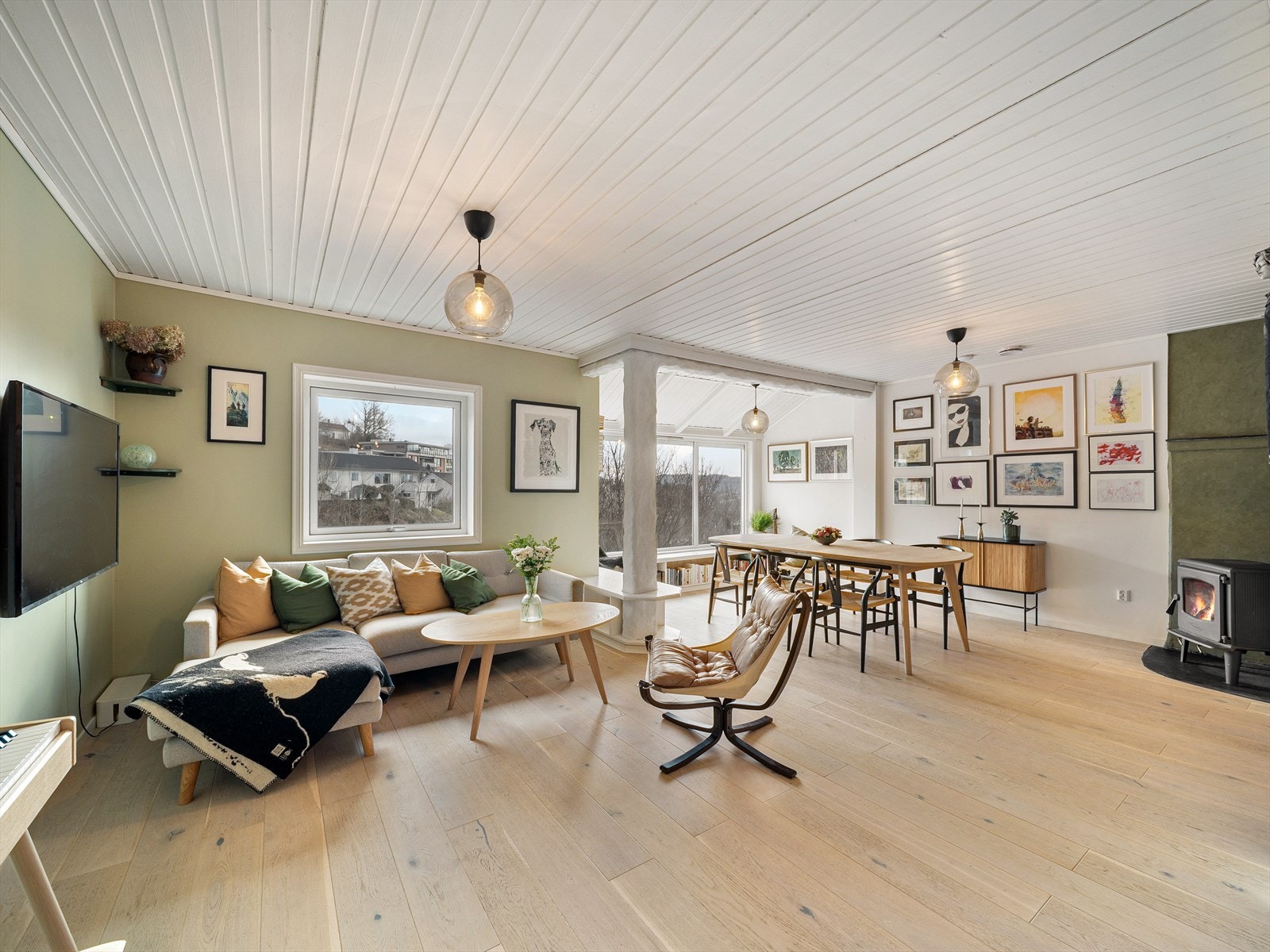 En fin halvpart av tomannsbolig med sentral og attraktiv beliggenhet på Paradis. Galleribilde