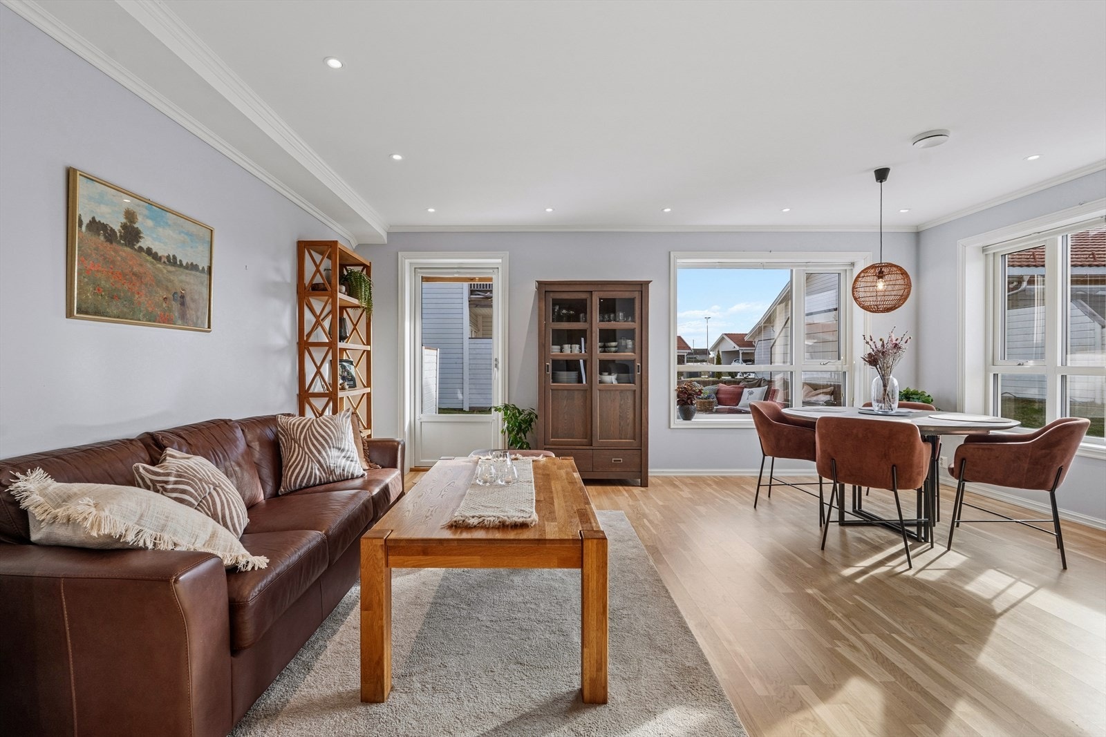 Fra stuen er det utgang til terrasse Galleribilde