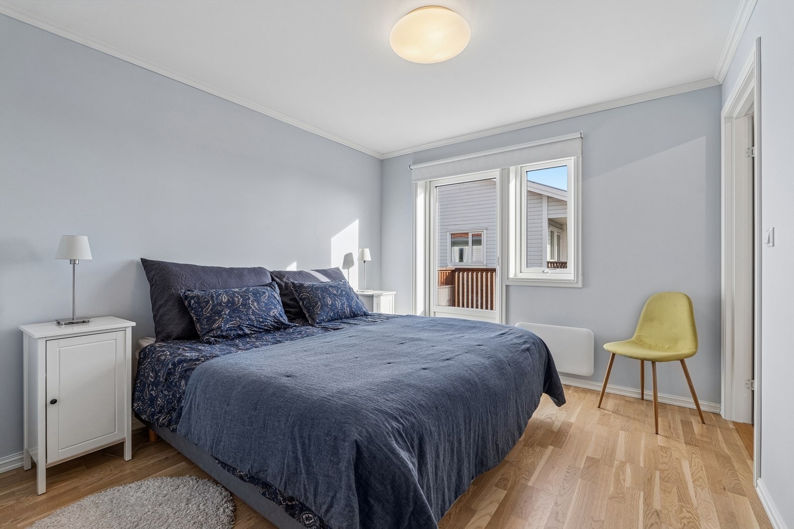 Hovedsoverom med utgang til veranda Galleribilde