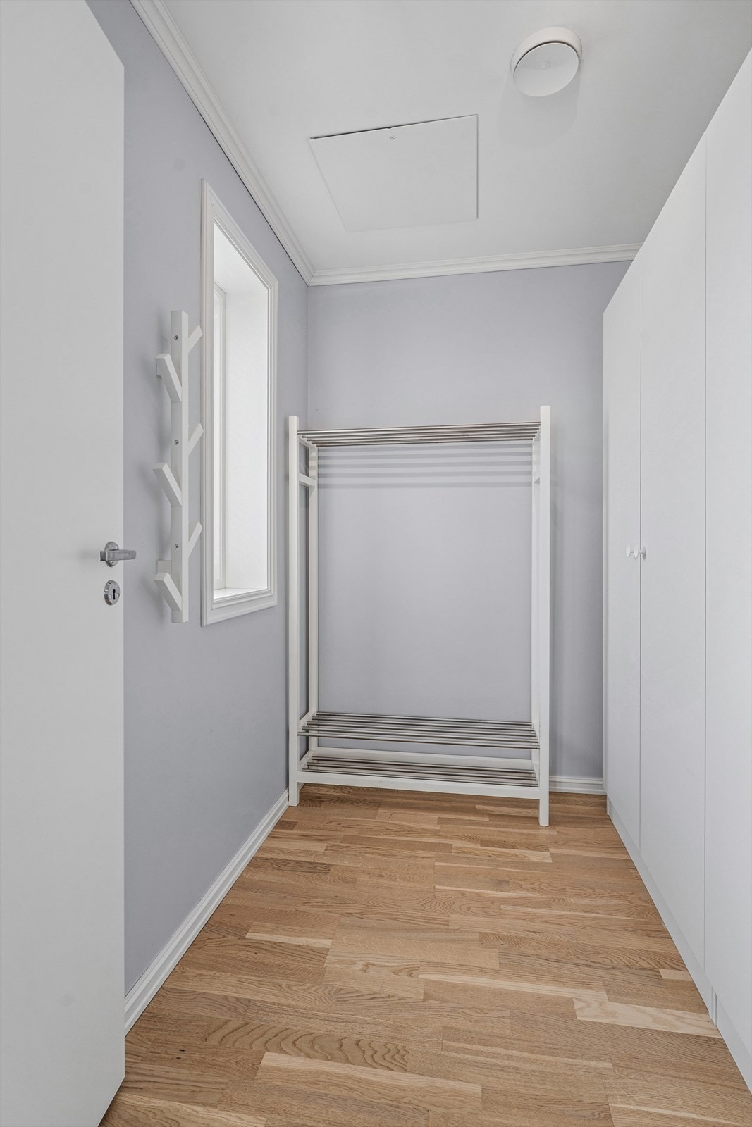 Walk in closet tilknyttet hovedsoverom Galleribilde