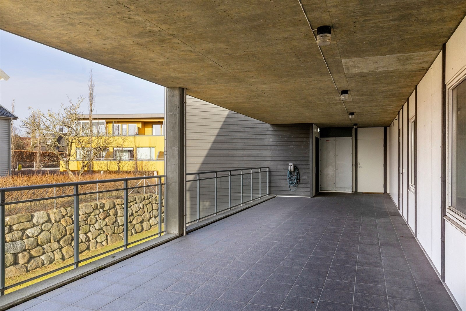 Inngangsparti i 3. etasje. Heis i bygget som enkelt tar deg til bakkeplan, eller helt ned til garasjen. Galleribilde