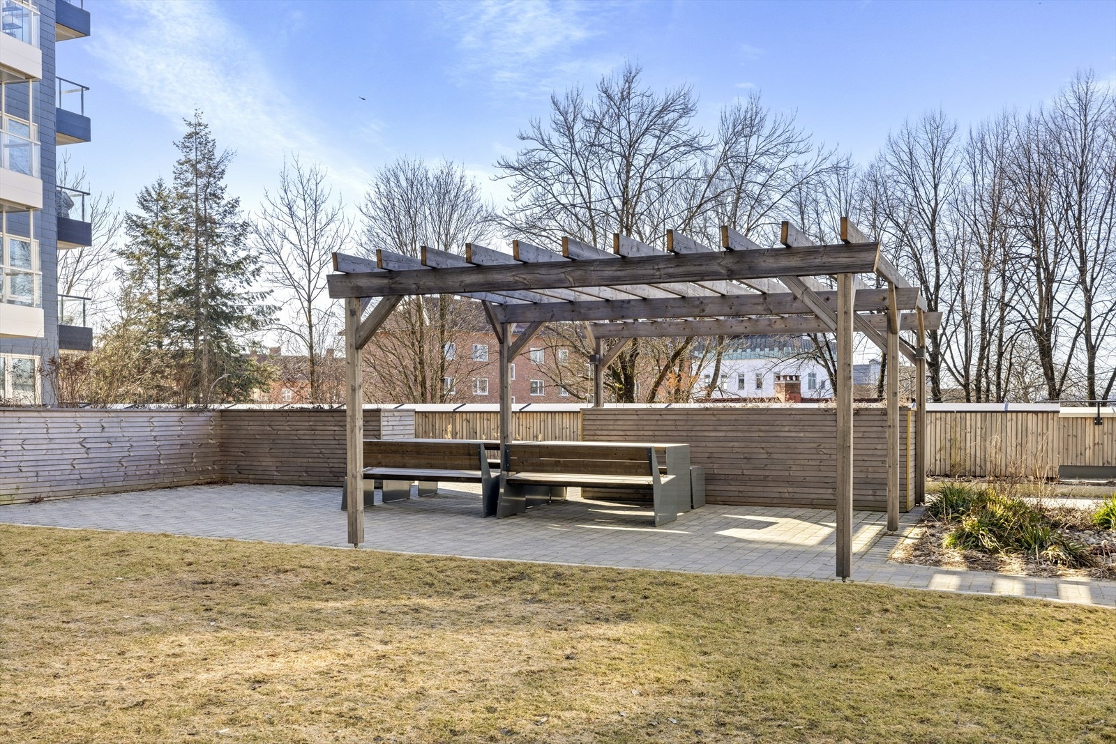 Trivelig uteområde med sitteplasser. Galleribilde