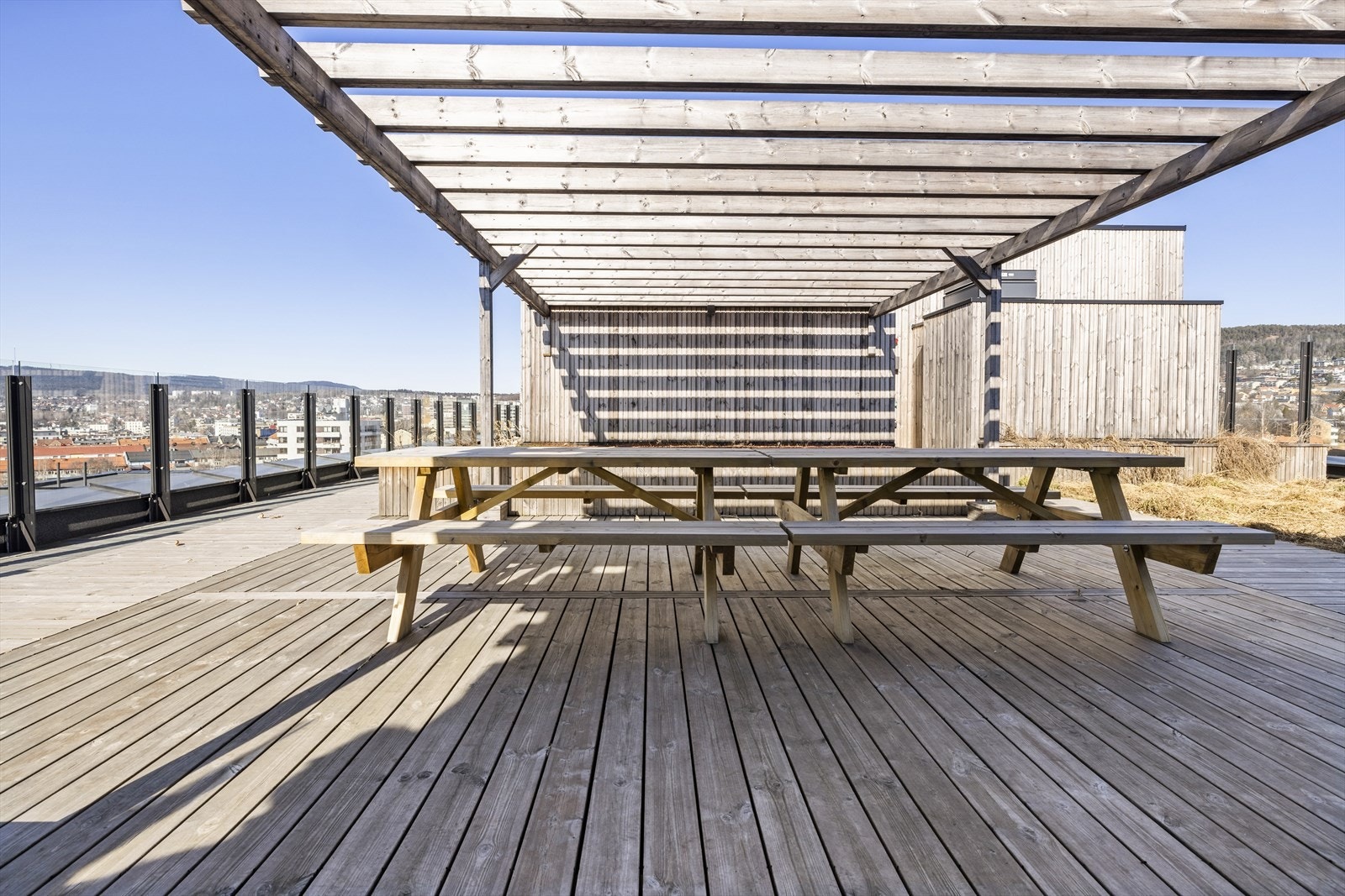 Fra den felles takterrassen kan man nyte panoramautsikt over store deler av Oslo, med gode fasiliteter for hyggelige sammenkomster. Galleribilde