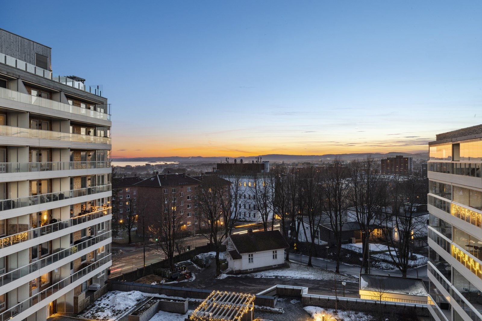 Kveldsbilde tatt fra balkongen. Galleribilde