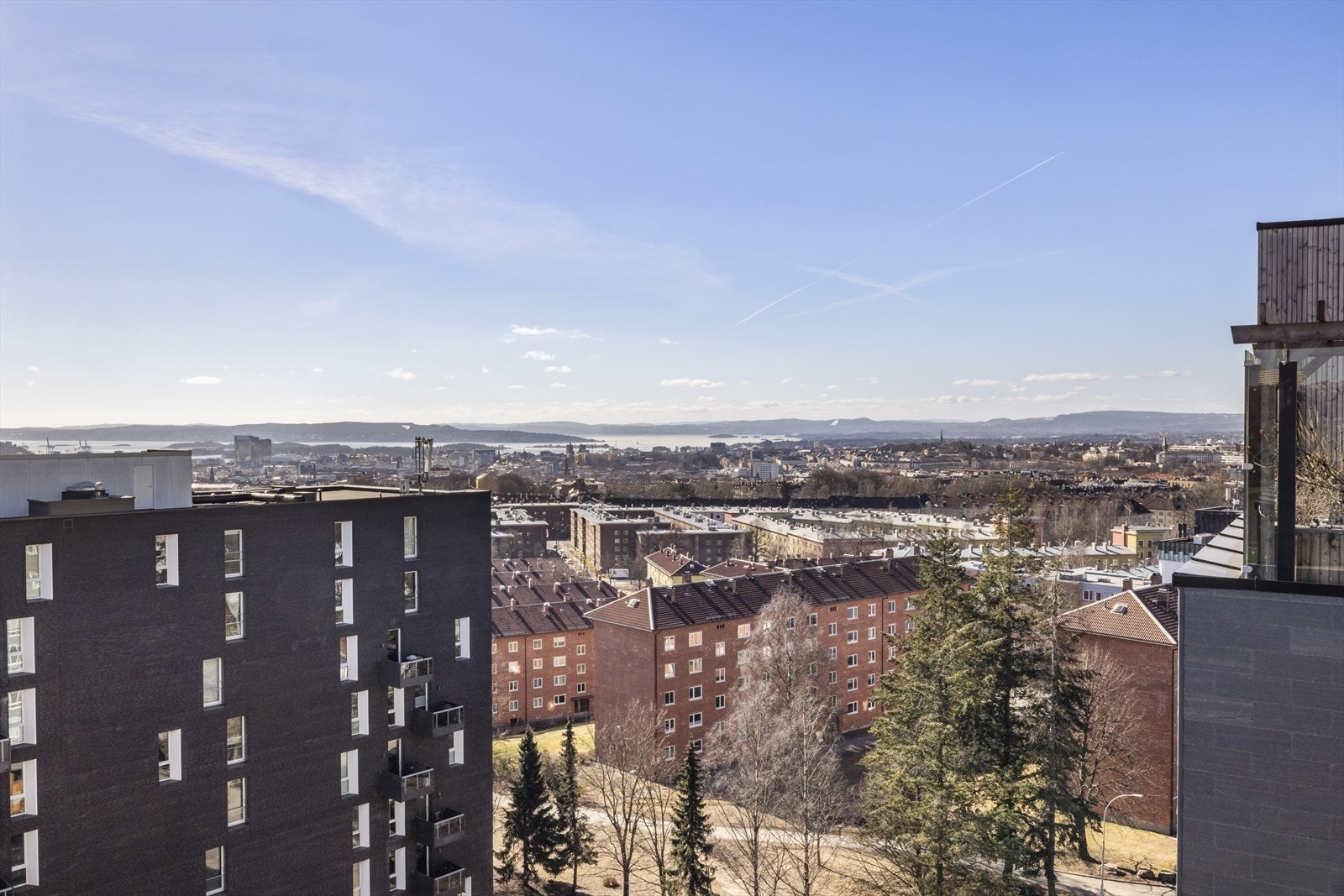 Fra takterrassen kan du nyte utsikten mot Oslofjorden. Galleribilde