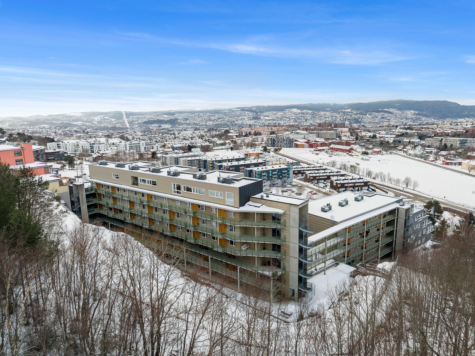 Det er svært gode turfasiliteter i området, slik som Estenstadmarka - som består av turstier på kryss og tvers, og har et flott utgangspunkt for en rundtur. Her finner du også Estenstadhytta som er et knutepunkt i marka. Galleribilde
