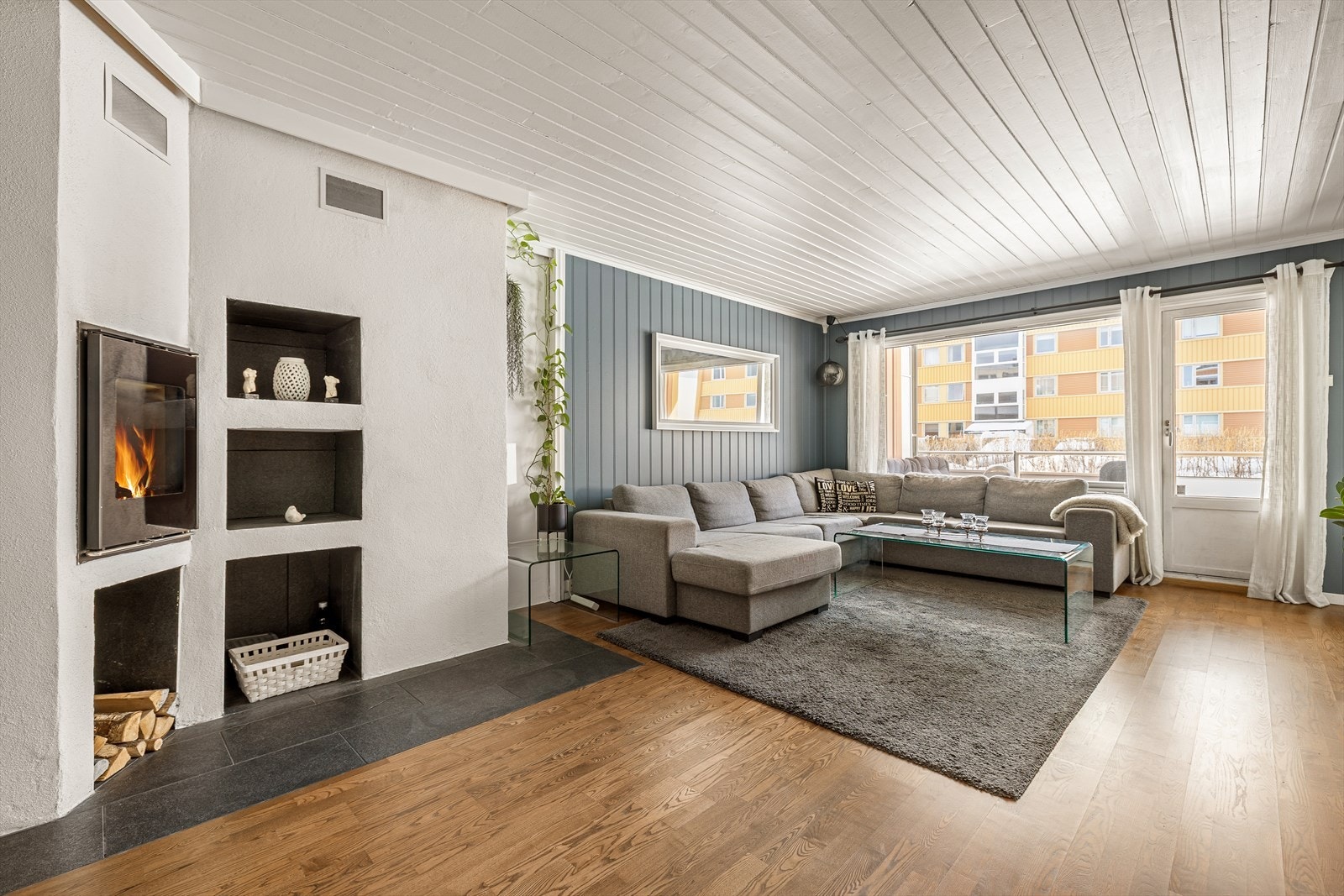 Geir Einar Moen v. Emera Eiendomsmegling ønsker velkommen til Selsbakkvegen 40C! Foto: Julian Nonstad. Galleribilde