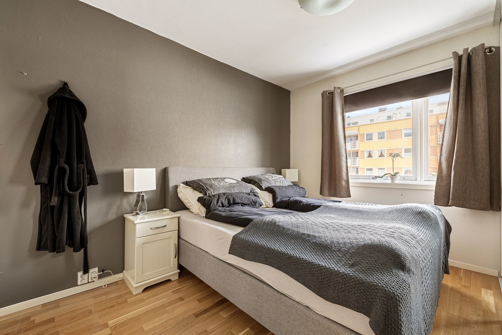 Hovedsoverommet måler 11 kvm og har god plass til dobbeltseng og tilhørende møblement. Galleribilde