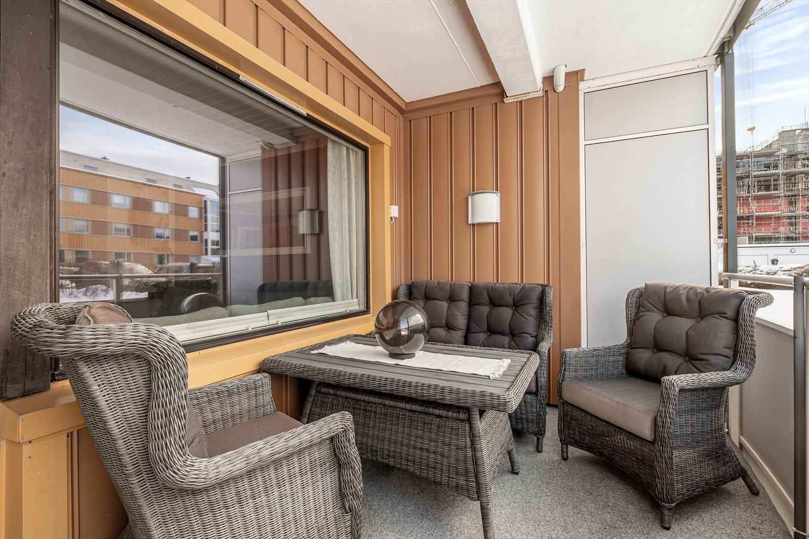 Det er god plass til utemøblement på balkongen. Galleribilde