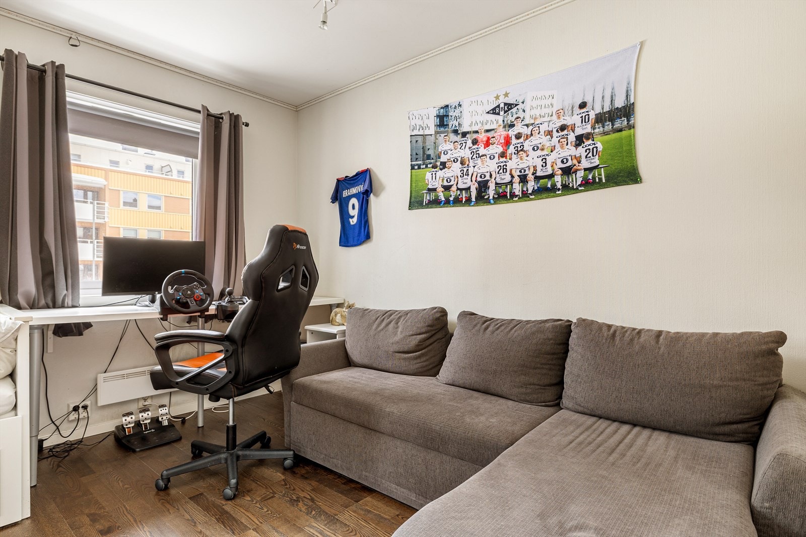 Soverom 2 måler hele 14 kvm og var opprinnelig godkjent som 2 soverom. Galleribilde