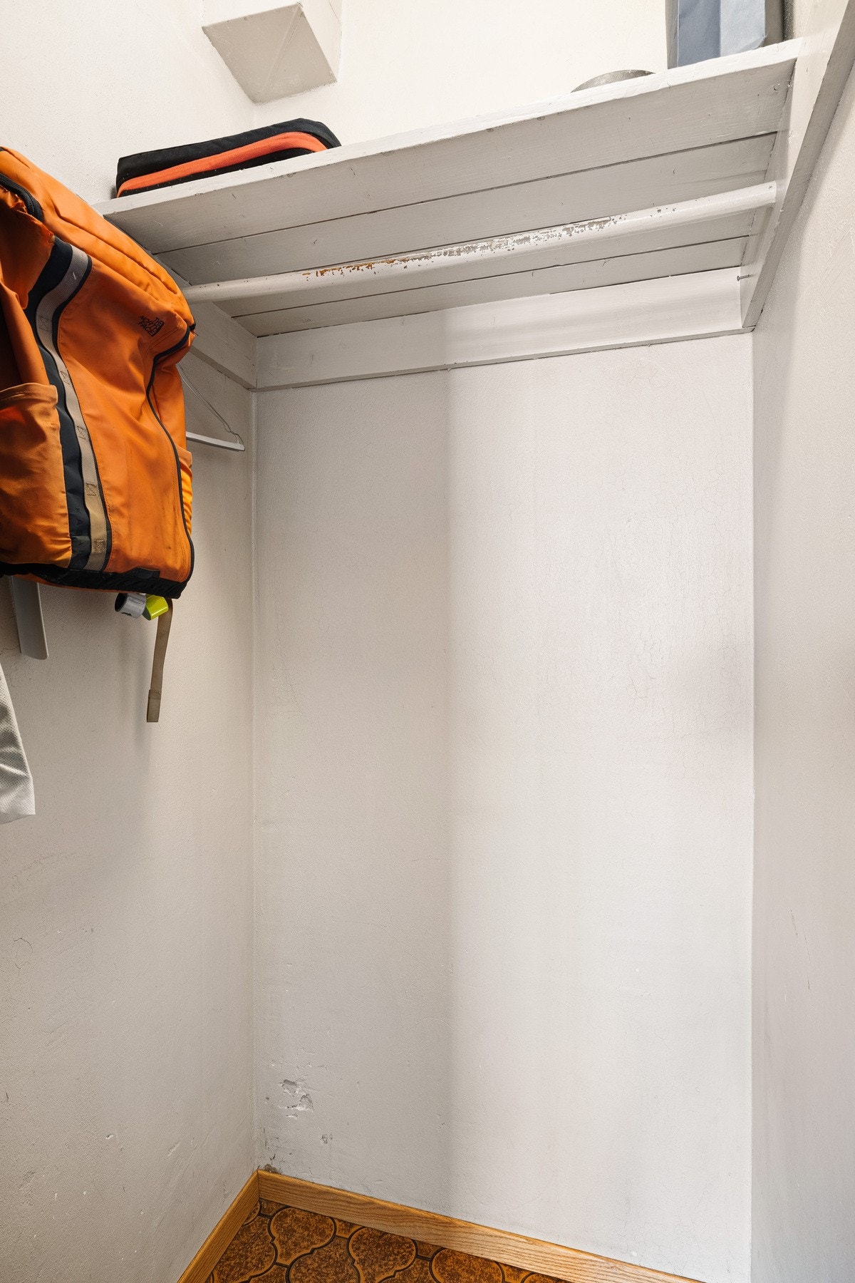 Praktisk innvendig bod som gir etterspurt oppbevaringsplass i leiligheten. Galleribilde