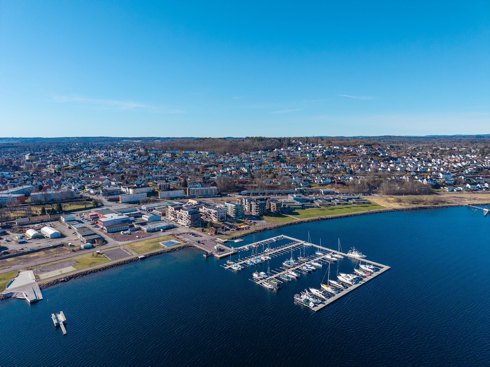 Velkommen til hyggelig visning i en lekker leilighet i et populært og nyetablert område ved sjøen! Galleribilde