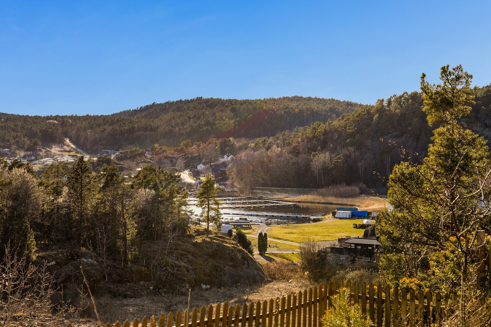 VAKKERT: Fra terrassen er det utsikt mot sjøen og Brevikstrand. Galleribilde