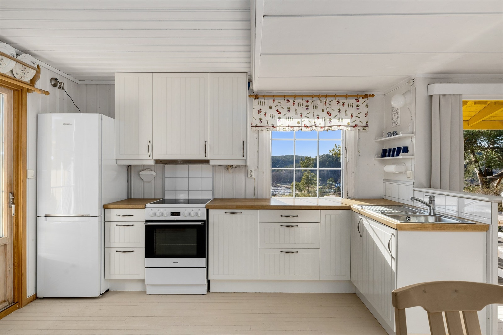 Moderne kjøkkeninnredning fra IKEA. Galleribilde