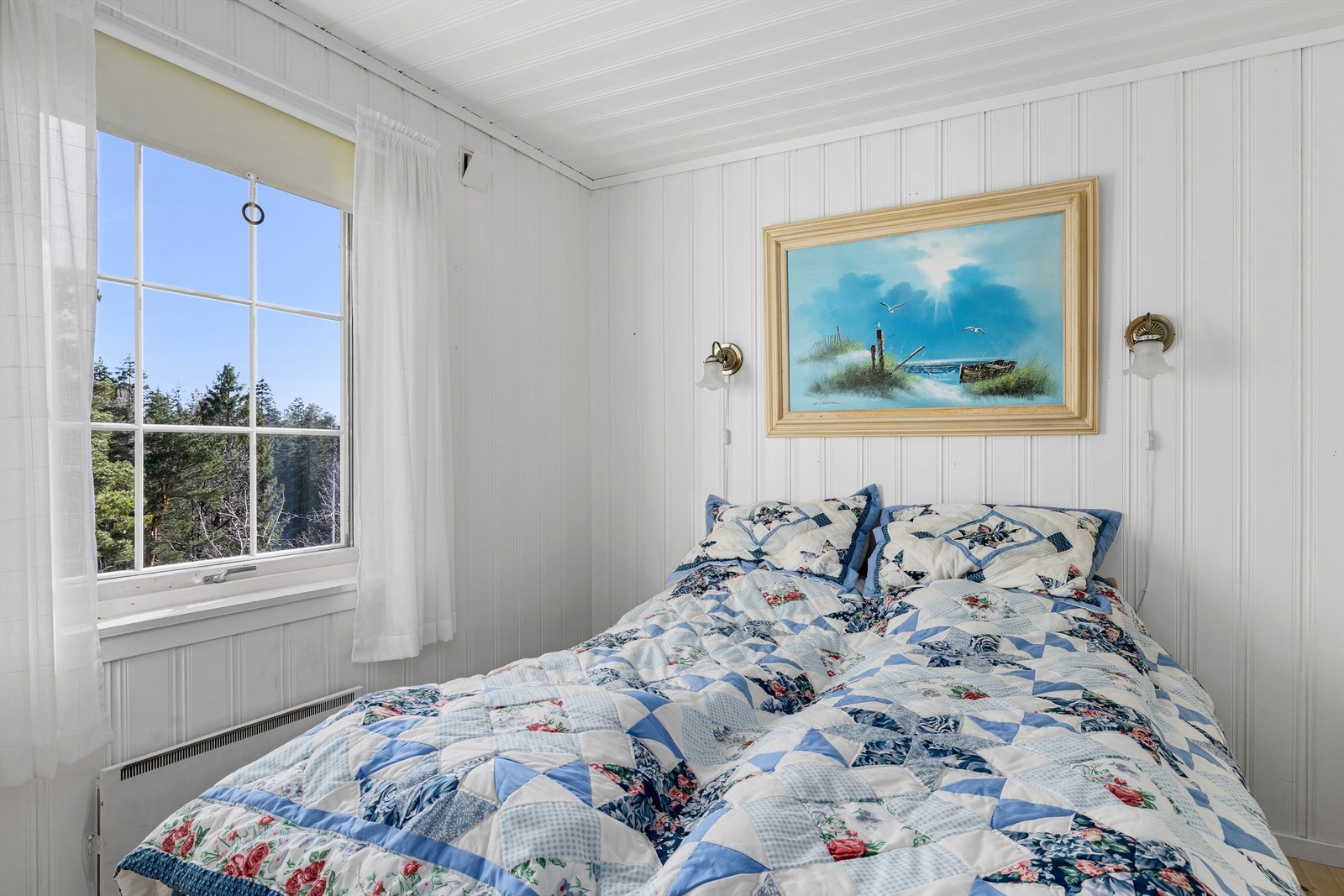 Hovedsoverommet er også malt lyst. Galleribilde