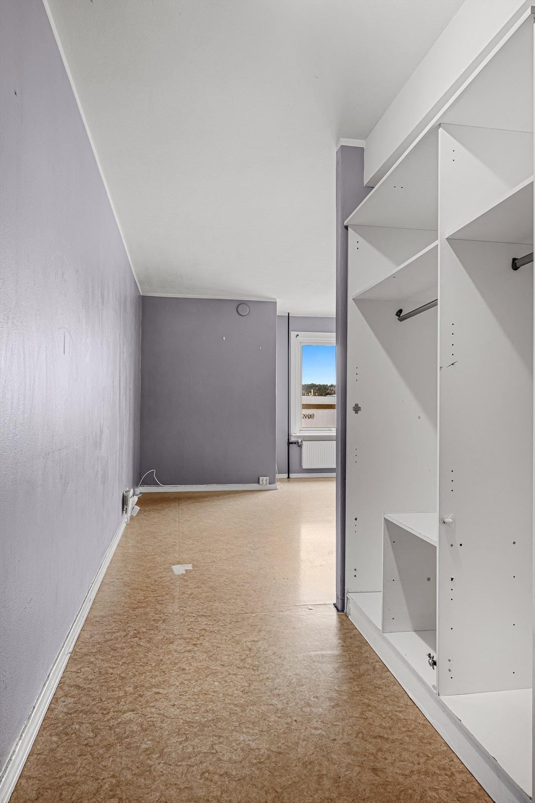 Entré med åpent garderobeskap Galleribilde