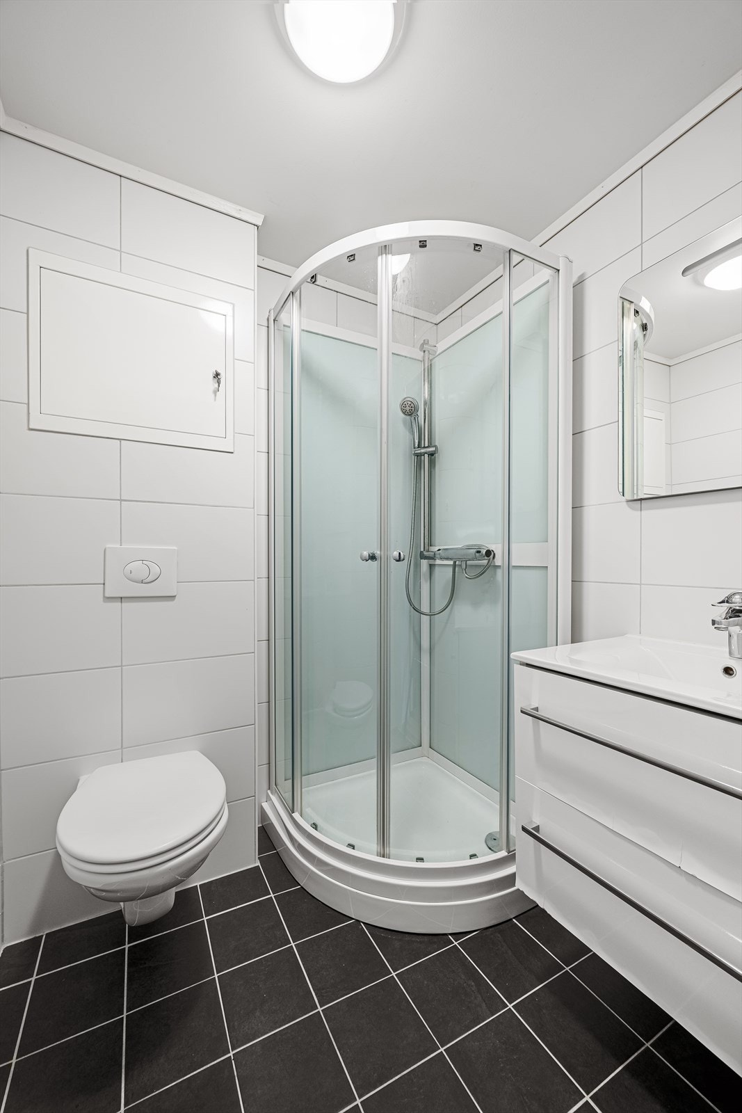 Bad og toalett fra 2016 - rehabilitert i regi av borettslaget Galleribilde